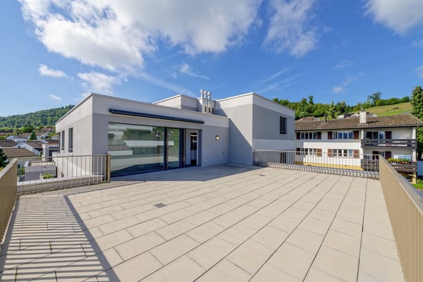 Moderne 1.5-Zimmer-Attikawohnung mit grosszügigen Terrassen und Lift in die Wohnung 5