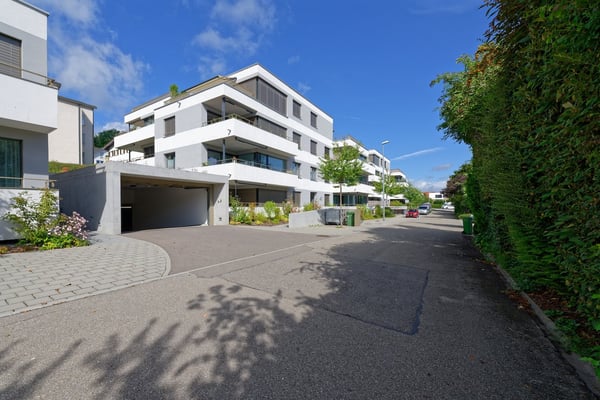 Moderne 1.5-Zimmer-Attikawohnung mit grosszügigen Terrassen und Lift in die Wohnung 14