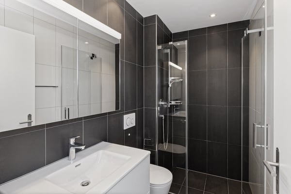 Moderne 1.5-Zimmer-Attikawohnung mit grosszügigen Terrassen und Lift in die Wohnung 10