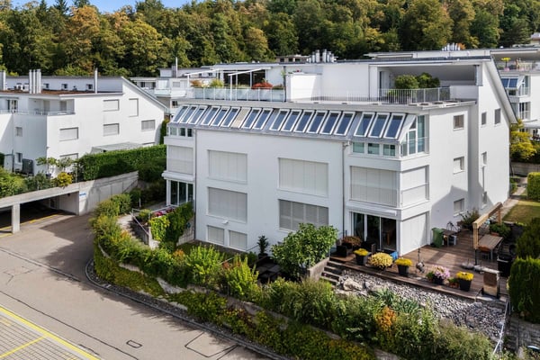 4.5-Zimmer-Attika-Maisonette - umgeben von Grün, gekrönt von Licht in Uitikon 5
