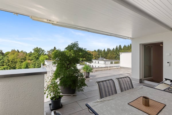 4.5-Zimmer-Attika-Maisonette - umgeben von Grün, gekrönt von Licht in Uitikon 4