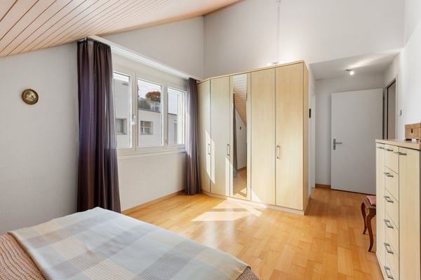 4.5-Zimmer-Attika-Maisonette - umgeben von Grün, gekrönt von Licht in Uitikon 3