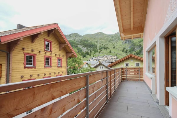 Renovierte 3½-Zimmer-Ferienwohnung im 3. OG in nächster Nähe zu der Bergbahnstation 9