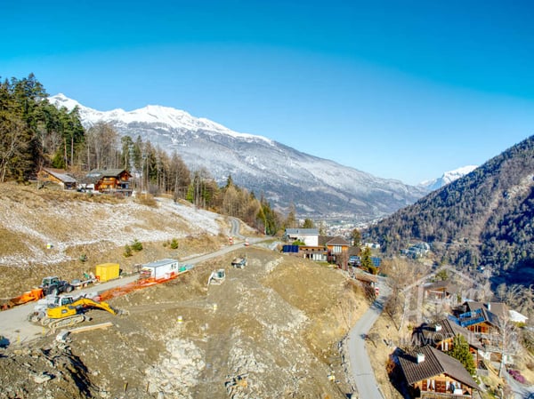 Bauland erschlossen mit 9 Bewilligten Bauten 6