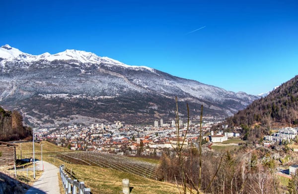 Bauland erschlossen mit 9 Bewilligten Bauten 8