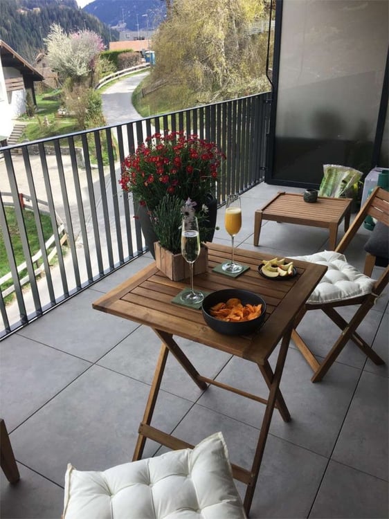 Wunderschöne grosszügige Erstwohnung mit Aussicht 3