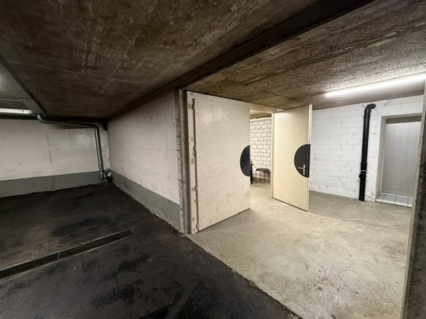 Archiv / Lagerraum / Werkstatt ca. 21 m2 mit Direktzugang aus Garage 4