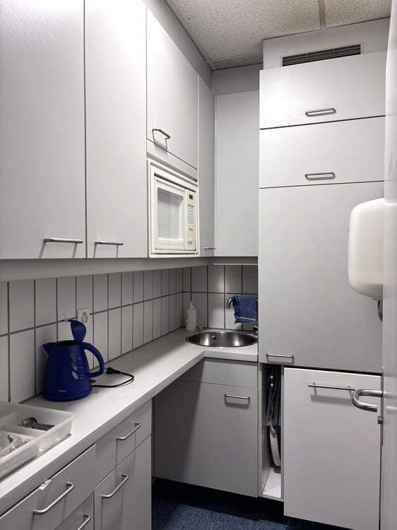 Ausgebauter heller Büroraum zu vermieten 5