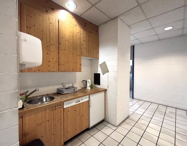 Ausgebauter heller Büroraum nahe Grüzepark 3