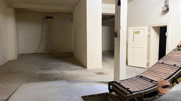 GROSSZÜGIGE LAGERFLÄCHE / SPACIOUS STORAGE AREA 6