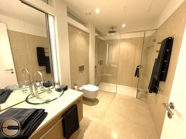 KUNSTVOLLES 1-SCHLAFZIMMER APARTMENT AM SEEBURGPARK / ARTISTIC 1-BEDROOM APARTMENT AT SEEBURGPARK 7