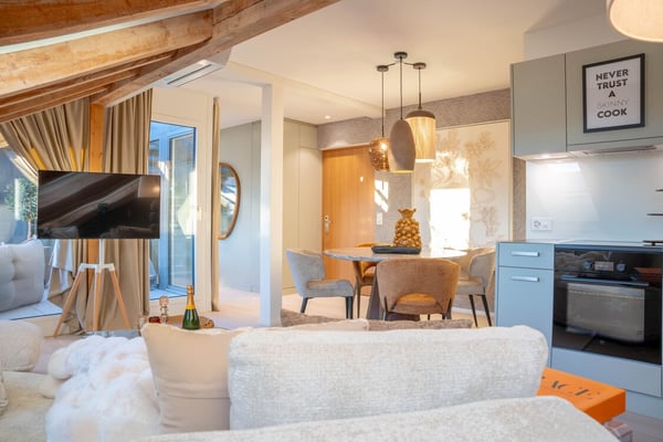 Brandnew: Rooftop Serviced & Furnished Apartment in Prime Seefeld Location 6