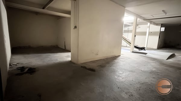 GROSSZÜGIGE LAGERFLÄCHE / SPACIOUS STORAGE AREA 8