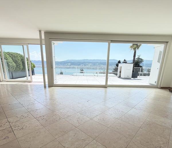 Grosszügige 6-Zimmer-Terrassenwohnung mit atemberaubendem Ausblick in Herrliberg 4
