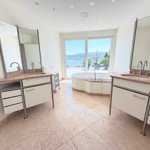 Grosszügige 6-Zimmer-Terrassenwohnung mit atemberaubendem Ausblick in Herrliberg 9