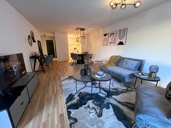 URBANES + STILVOLLES APARTMENT IN FLUSSNÄHE / URBAN + STYLISH APARTMENT NEAR THE RIVER 1