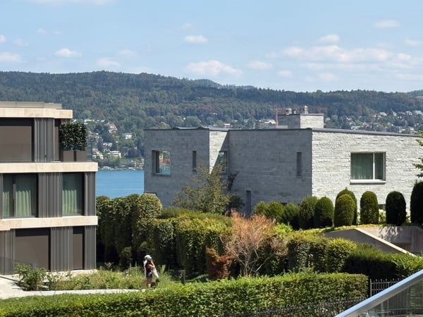 Charming 2.5-Room Apartment with Balcony & Beautiful Views in Kilchberg 4