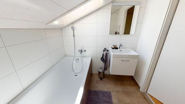 Möbelierte Dachwohnung an zentraler Lage 3