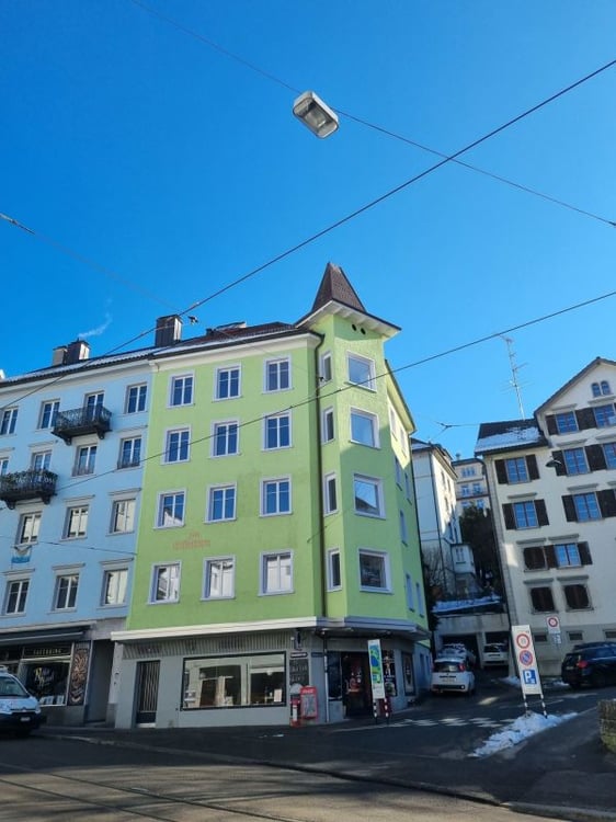 Helle Altbauwohnung an zentraler Lage 1