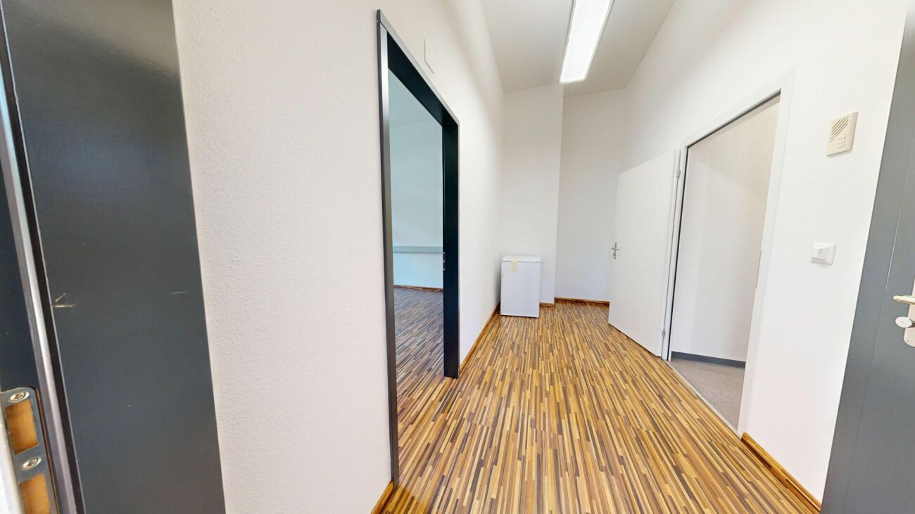2 uffici luminosi al piano terra, 56 m2