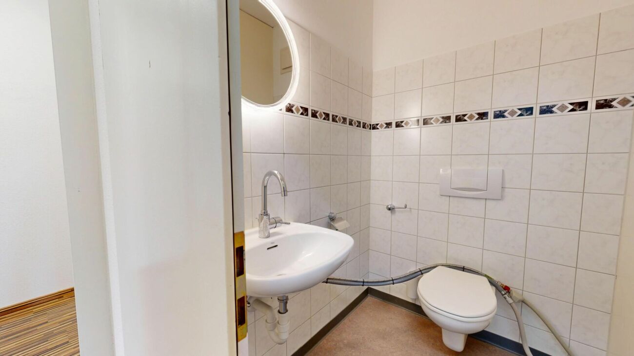2 uffici luminosi al piano terra, 56 m2
