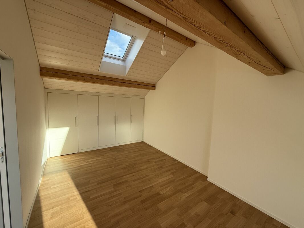 Neuwertige 2.5 Zimmer-Dachgeschosswohnung in Abtwil