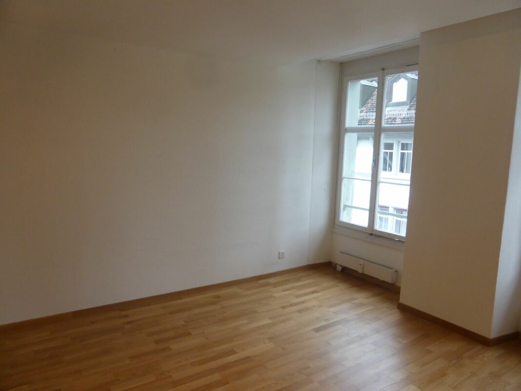2 Zimmer Wohnung mitten in der Stadt - befristet bis 31.03.2027