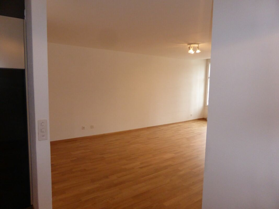2 Zimmer Wohnung mitten in der Stadt - befristet bis 31.03.2027