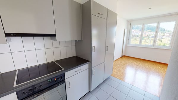 Stadtnahe 4.5 Zimmer Wohnung 3