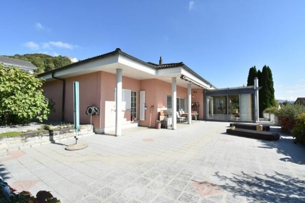 Offene Architektur mit grossem Grundstück 1