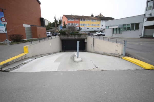 Tiefgaragenplatz - günstig. zentral in Gossau 1