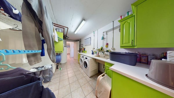 8 Zimmer Einfamilienhaus mit Einliegerwohnung 23