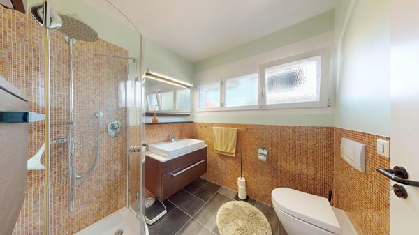 8 Zimmer Einfamilienhaus mit Einliegerwohnung 12