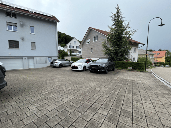 AUSSENPARKPLÄTZE ZU VERMIETEN 3