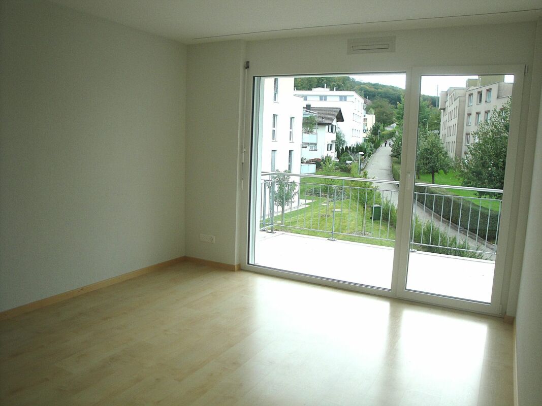 SCHÖNE WOHNUNG MIT GROSSEM BALKON