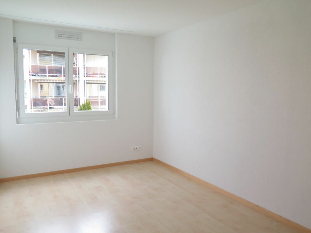 SCHÖNE WOHNUNG MIT GROSSEM BALKON