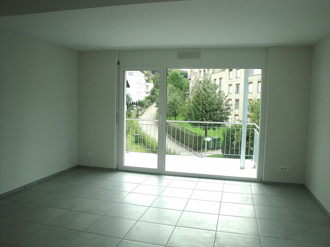 SCHÖNE WOHNUNG MIT GROSSEM BALKON