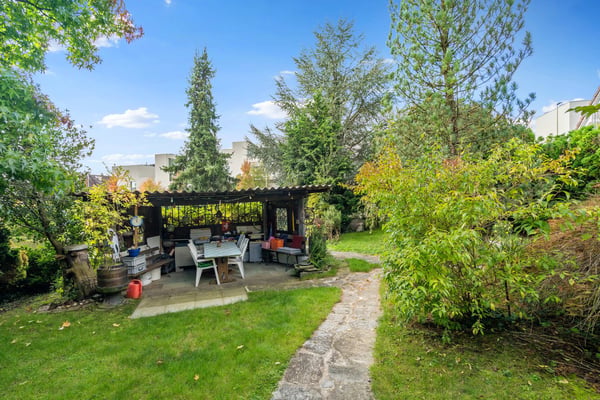 Gartenidylle an bester Lage – Sonniges 8.5-Zimmer-Haus mit Umschwung 5