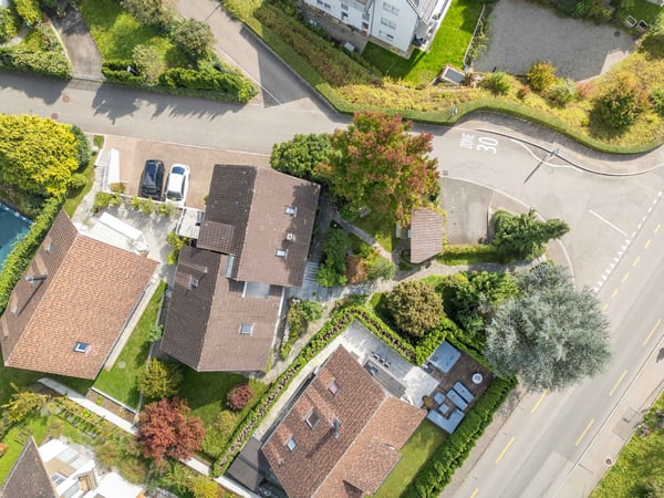 Gartenidylle an bester Lage – Sonniges 8.5-Zimmer-Haus mit Umschwung 4