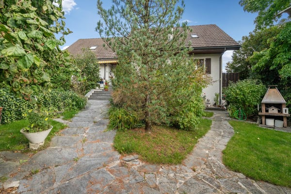 Gartenidylle an bester Lage – Sonniges 6.5-Zimmer-Haus mit Umschwung 7