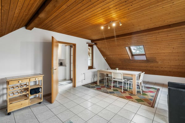 Gartenidylle an bester Lage – Sonniges 6.5-Zimmer-Haus mit Umschwung 12