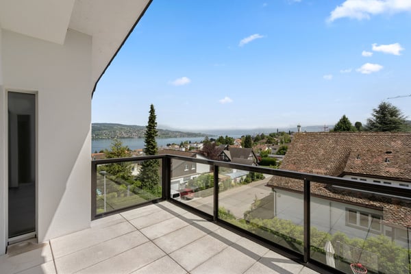 Traumhafte helle Wohnung mit voller Seesicht und 3 Terrassen 4