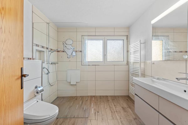 GUT GELEGEN & FUNKTIONAL GESCHNITTEN 10