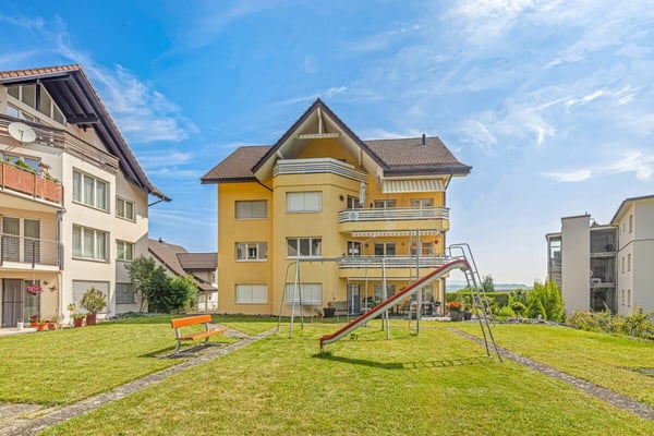 GUT GELEGEN & FUNKTIONAL GESCHNITTEN 12