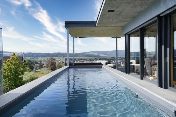 EINZIGARTIGES TERRASSENHAUS MIT POOL, WEITSICHT UND HÖCHSTEM WOHNKOMFORT 2