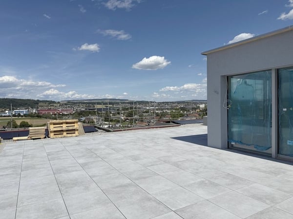Exklusive Attika-Studiowohnung mit 93 m² Terrasse und Weitsicht