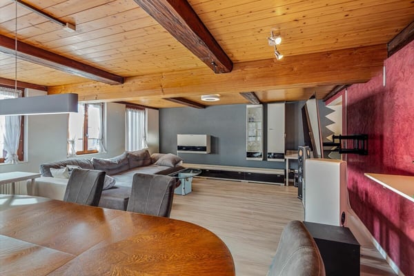 HEIMELIGE 4.5-ZIMMER MAISONETTE-WOHNUNG 2