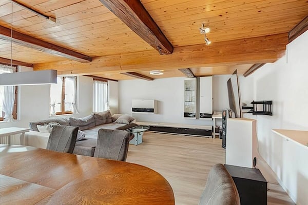 HEIMELIGE 4.5-ZIMMER MAISONETTE-WOHNUNG 2