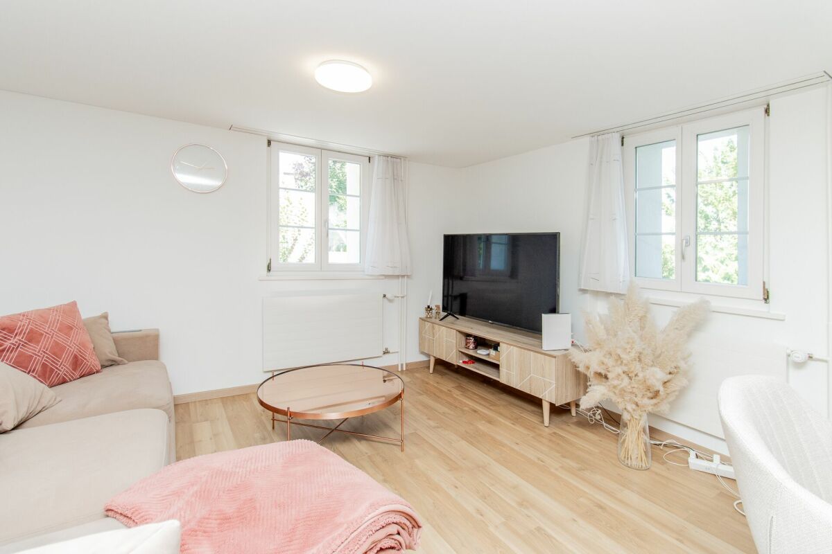 Bild Moderne 3.5-Zimmer-Wohnung mit gedecktem Balkon an ruhiger Lage