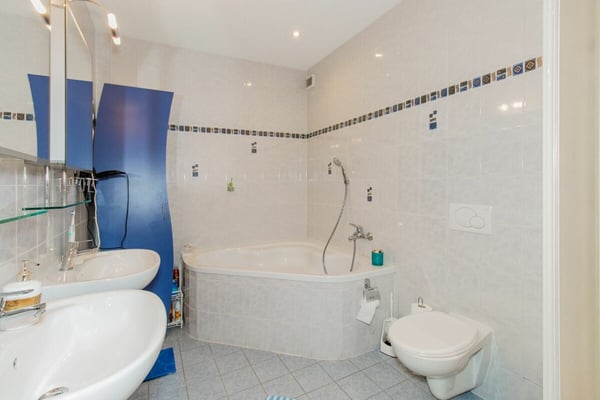 Grosszügiges 1.5-Zimmer-Reiheneinfamilienhaus an bevorzugter Wohnlage 10